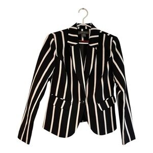 Striking Black & White Striped Blazer Suzy Shier Size M